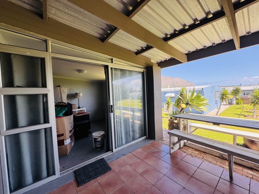 To Let 4 Bedroom Property for Rent in Harbour Island Western Cape
